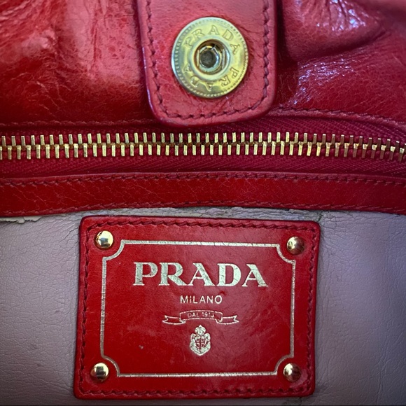 VINTAGE PRADA SMALL LEATHER TWO WAY BAG ๐ - Picture 2 of 5